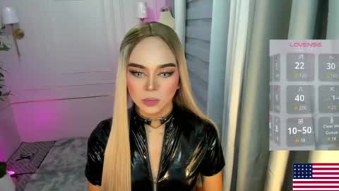 Snapshot of hugecock_bella chatting on June 23, 8:01 am Bella Crawford online show from June 23, 8:01 am