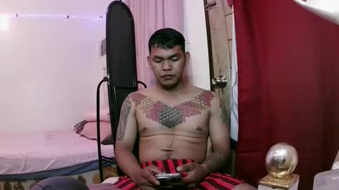 Snapshot of hugecock_jr chatting on November 19, 11:32 am JR online show from November 19, 11:32 am