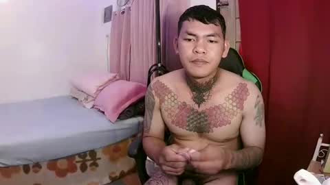 Snapshot of hugecock_jr chatting on November 23, 2:17 pm JR online show from November 23, 2:17 pm