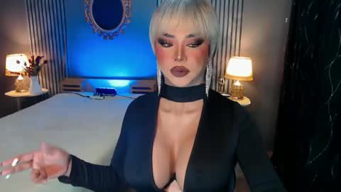 Christine online show from October 20, 1:39 am