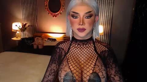 Christine online show from October 31, 8:04 am