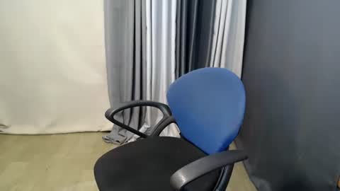 hugecockjames09 online show from September 10, 8:03 am