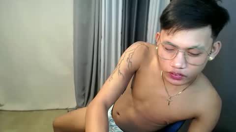 hugecockjames09 online show from September 15, 5:51 am