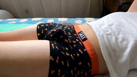 Snapshot of hugecumshots1 chatting on December 23, 10:33 pm HugeCumshots online show from December 23, 10:33 pm