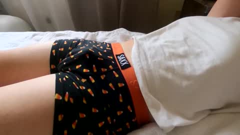 Snapshot of hugecumshots1 chatting on January 22, 10:37 pm HugeCumshots online show from January 22, 10:37 pm