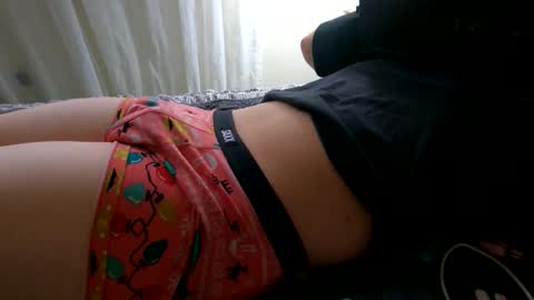 HugeCumshots online show from November 17, 11:54 pm