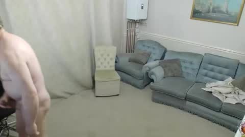 Snapshot of hugedick1965 chatting on February 19, 9:33 pm hugedick1965 online show from February 19, 9:33 pm