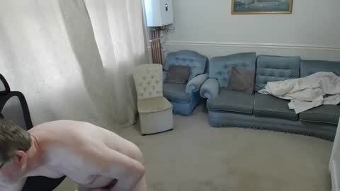 Snapshot of hugedick1965 chatting on April 5, 1:52 pm hugedick1965 online show from April 5, 1:52 pm