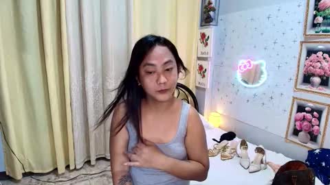 hugejuicyhotdog online show from October 10, 9:30 am