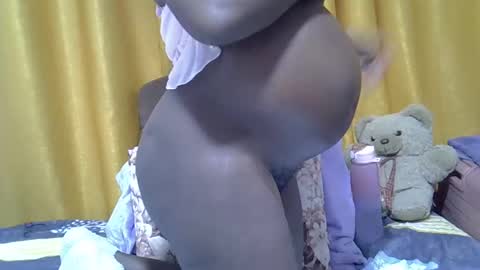 Snapshot of hugetities003 chatting on December 17, 6:42 pm Winnie online show from December 17, 6:42 pm