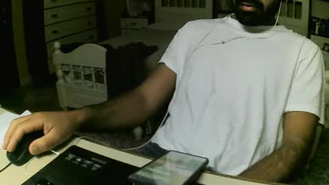 hugeveiny online show from November 17, 7:47 am