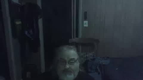 Snapshot of huggybear566 chatting on November 9, 12:36 pm lonely huggy bear online show from November 9, 12:36 pm