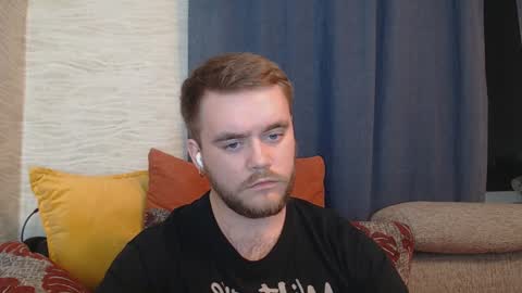 Snapshot of hugo__brad chatting on December 8, 8:15 pm Hugo online show from December 8, 8:15 pm