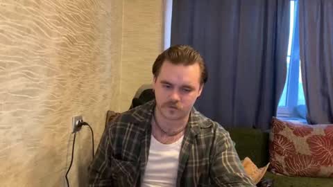 Snapshot of hugo__brad chatting on March 14, 4:29 am Hugo online show from March 14, 4:29 am