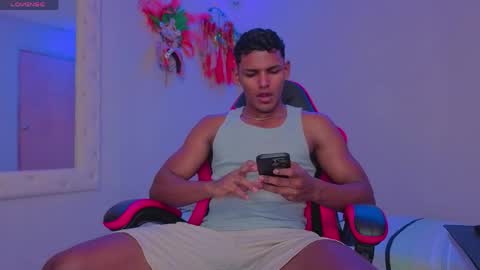 Snapshot of hugo_cano chatting on April 12, 1:54 am Hugo Cano online show from April 12, 1:54 am