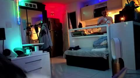 Hugo online show from January 15, 8:58 pm