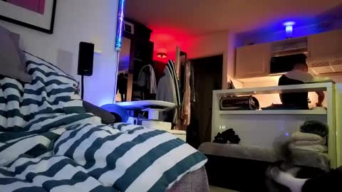 Hugo online show from February 7, 8:42 pm