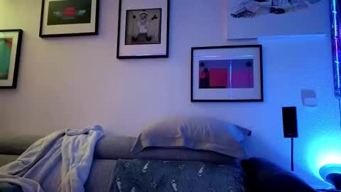 Hugo online show from February 26, 8:44 pm