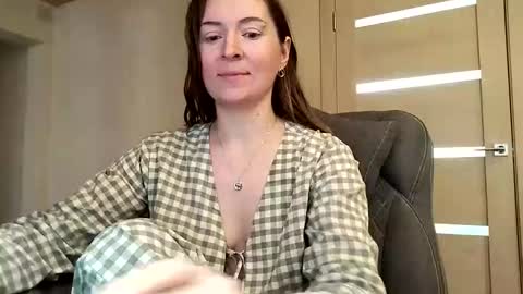 HumpyGrey online show from October 20, 8:48 am