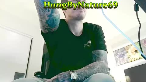 Snapshot of hungbynature69 chatting on March 13, 8:32 am HungByNature69 online show from March 13, 8:32 am