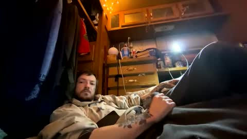 Snapshot of hungcocklg chatting on December 15, 1:21 am hungcocklg online show from December 15, 1:21 am