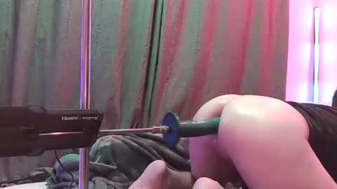 Snapshot of hunggreedybtm chatting on December 16, 5:12 am Greedybttm online show from December 16, 5:12 am