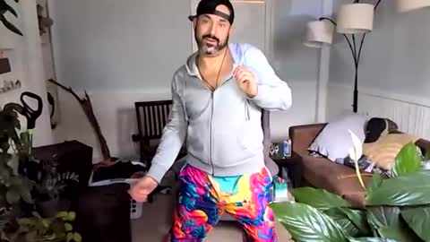 hungitalian40 online show from April 24, 4:42 pm