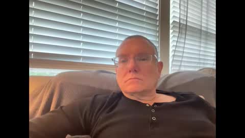 Snapshot of hungron9 chatting on October 15, 3:45 pm AARON online show from October 15, 3:45 pm