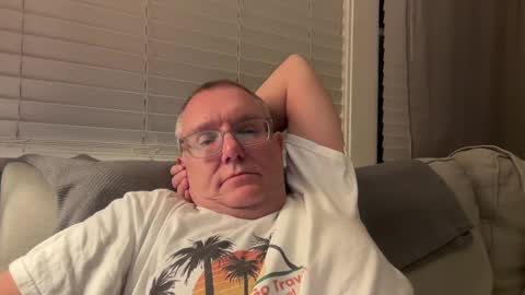 Snapshot of hungron9 chatting on October 31, 5:19 am AARON online show from October 31, 5:19 am