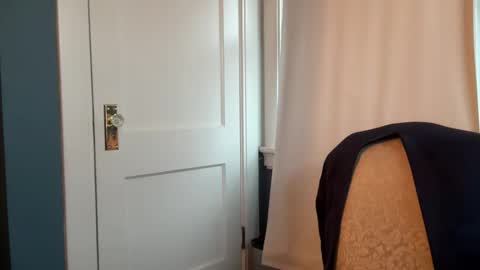 Snapshot of hungron9 chatting on December 4, 1:31 pm AARON online show from December 4, 1:31 pm