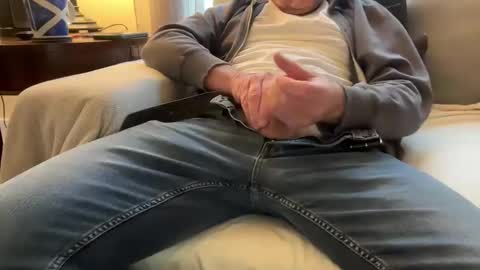 Snapshot of hungron9 chatting on March 13, 1:07 pm AARON online show from March 13, 1:07 pm