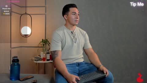 hunk_ryan online show from December 1, 8:31 pm