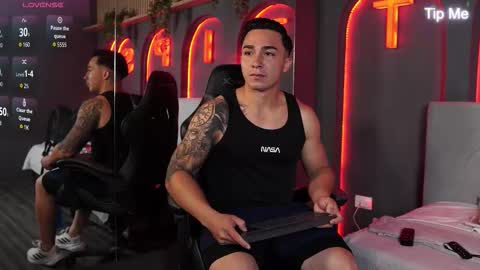 hunk_ryan online show from December 18, 2:01 pm