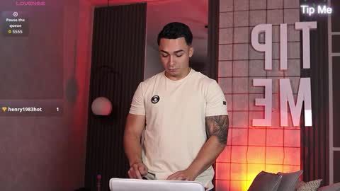 hunk_ryan online show from January 17, 1:49 pm