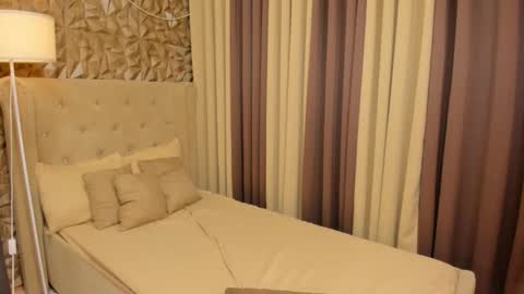 hunkhomerontop online show from October 10, 6:01 am