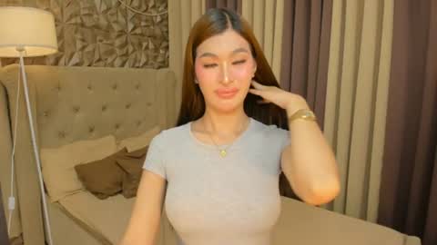 hunkhomerontop online show from June 11, 8:45 am