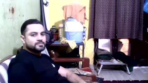 Snapshot of hunkster102 chatting on February 1, 5:49 am hunkster102 online show from February 1, 5:49 am