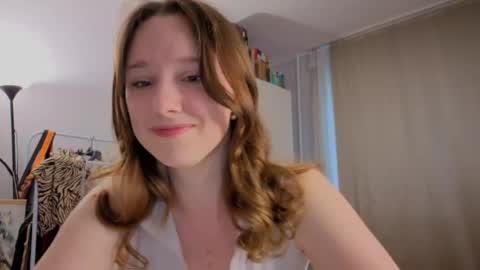 Snapshot of hunny_ines chatting on May 17, 5:20 pm Ines online show from May 17, 5:20 pm