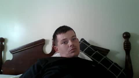 Snapshot of huntdog1221 chatting on June 25, 7:18 pm huntdog1221 online show from June 25, 7:18 pm