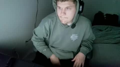 Snapshot of hunter091124 chatting on February 13, 5:26 am hunter091124 online show from February 13, 5:26 am