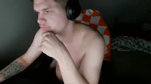 Snapshot of hunter091124 chatting on February 18, 6:26 am hunter091124 online show from February 18, 6:26 am