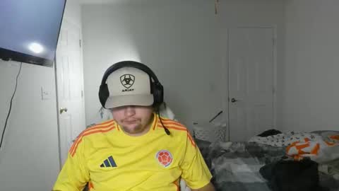 Snapshot of hunter091124 chatting on January 6, 6:39 am hunter091124 online show from January 6, 6:39 am