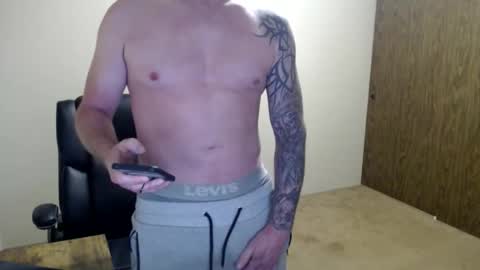 Snapshot of hunter_jayden7 chatting on June 8, 10:10 pm TypsyT7 online show from June 8, 10:10 pm