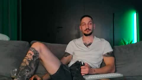 Snapshot of huntingod chatting on November 29, 3:53 am HuntinGOD online show from November 29, 3:53 am