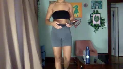 Snapshot of hunyybunz chatting on December 13, 4:16 pm Goddess Hunyy online show from December 13, 4:16 pm