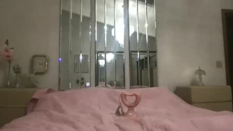 Snapshot of hunyybunz chatting on October 27, 12:15 am Goddess Hunyy online show from October 27, 12:15 am