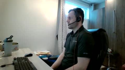 Snapshot of hurley7890 chatting on April 7, 2:50 pm hurley7890 online show from April 7, 2:50 pm