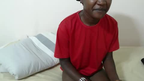 Snapshot of hyacinth_b chatting on April 12, 12:10 pm hyacinth_b online show from April 12, 12:10 pm