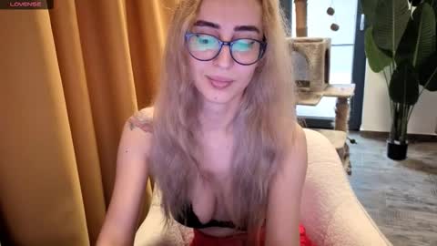 Emma Ava online show from September 17, 7:10 am
