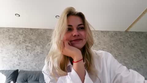 Snapshot of hypnosedesire chatting on June 16, 2:19 pm hypnosedesire online show from June 16, 2:19 pm